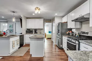 656 Warsaw St, Bayou Vista, TX 77563 - Photo 9