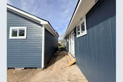 111 S 70th S, Houston, TX 77011 - Photo 9