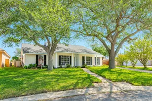 2700 E Palm Circle, Galveston, TX 77551 - Photo 7