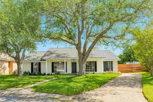 2700 E Palm Circle, Galveston, TX 77551 - Photo 1