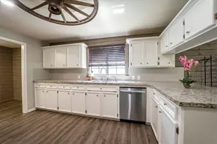 12049 Clark Ln, Conroe, TX 77385 - Photo 11