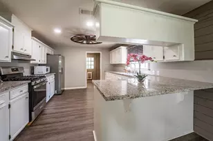 12049 Clark Ln, Conroe, TX 77385 - Photo 9