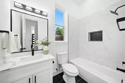 1913 Hoskins Drive #D, Houston, TX 77080 - Photo 17