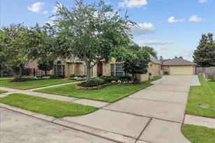 1731 Round Rock St, Friendswood, TX 77546 - Photo 3