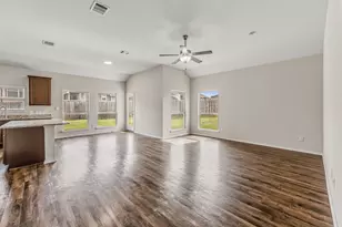 210 Doe Run Dr, Huntsville, TX 77320 - Photo 5