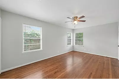 9613 Westview Drive, Houston, TX 77055 - Photo 19