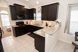 203 Brookwood Park Ln, Dickinson, TX 77539 - Photo 7