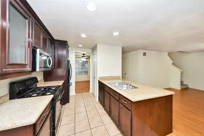 915 Grand Plains Drive, Houston, TX 77090 - Photo 9