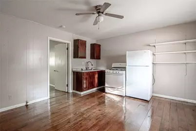 2018 Avenue L 1/2 #3, Huntsville, TX 77340 - Photo 3