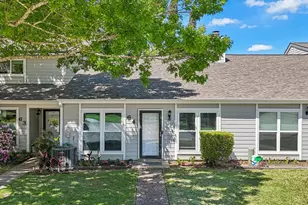 64 Hideaway Dr, Friendswood, TX 77546 - Photo 1