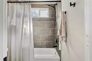 5202 Pinemont Creek Ln, Houston, TX 77018 - Photo 17