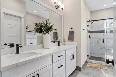 5202 Pinemont Creek Lane, Houston, TX 77018 - Photo 13