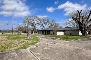 108 Lakeshore Dr, Wharton, TX 77488 - Photo 29