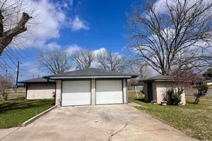 108 Lakeshore Dr, Wharton, TX 77488 - Photo 31