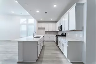 1722 Navigation Ln, Angleton, TX 77515 - Photo 5