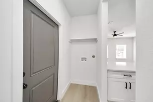 1314 W Willis St, Alvin, TX 77511 - Photo 29