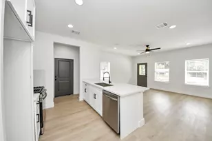 1314 W Willis St, Alvin, TX 77511 - Photo 25