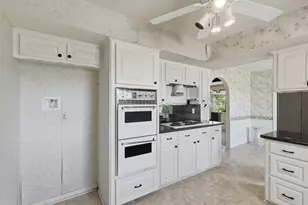815 County Rd 32, Angleton, TX 77515 - Photo 5