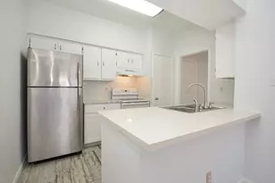 2475 Underwood St, Houston, TX 77030 - Photo 1