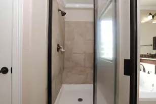 95 W Hullwood Cir, The Woodlands, TX 77389 - Photo 29