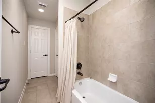 95 W Hullwood Cir, The Woodlands, TX 77389 - Photo 43