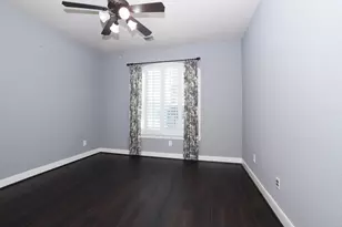 95 W Hullwood Cir, The Woodlands, TX 77389 - Photo 5