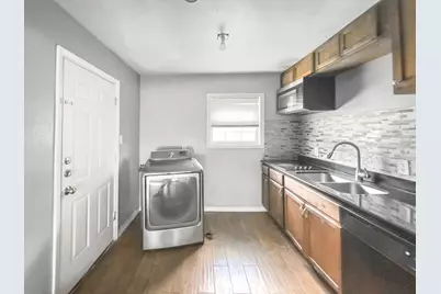 111 Holly Street, Lake Jackson, TX 77566 - Photo 33