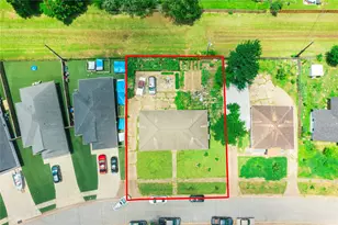 111 Holly St, Lake Jackson, TX 77566 - Photo 5