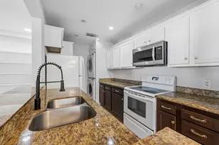 5534 Beverly Hill St, Houston, TX 77056 - Photo 7