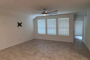 737 Montclair Mist Ln, La Marque, TX 77568 - Photo 3
