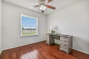 318 Lake Line Dr, Alvin, TX 77511 - Photo 15