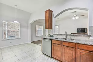318 Lake Line Dr, Alvin, TX 77511 - Photo 11