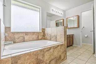 318 Lake Line Dr, Alvin, TX 77511 - Photo 17
