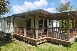 839 Yaupon St, Clute, TX 77531 - Photo 3