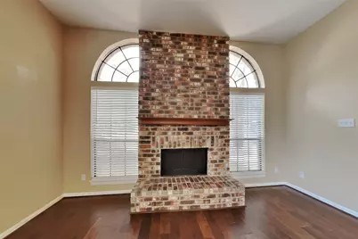 151 E Pathfinders Circle, The Woodlands, TX 77381 - Photo 5