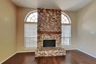 151 E Pathfinders Cir, The Woodlands, TX 77381 - Photo 5