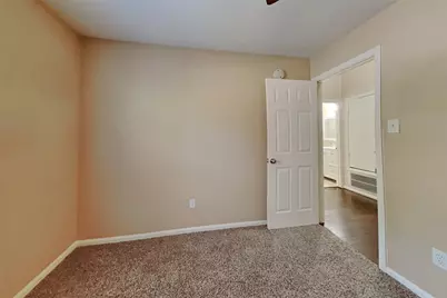 151 E Pathfinders Circle, The Woodlands, TX 77381 - Photo 15
