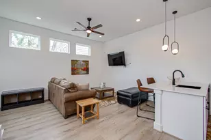 203 Danna Ln, Houston, TX 77009 - Photo 5