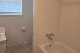 600 Hilliard St, Conroe, TX 77301 - Photo 9