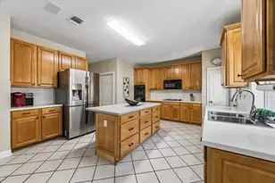 3615 Garrettsville Dr, Pearland, TX 77584 - Photo 9