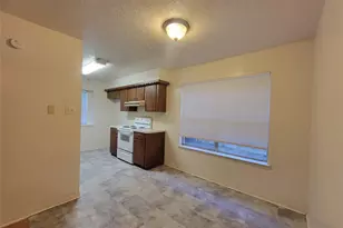 215 Lazy Ln, Conroe, TX 77301 - Photo 3