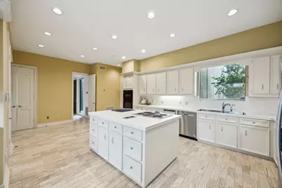 8800 Woodway Drive #15, Houston, TX 77063 - Photo 9