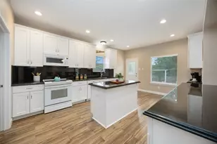 5498 Apple Blossom Ln, Friendswood, TX 77546 - Photo 3