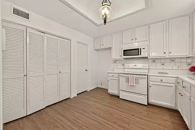 11711 Memorial Drive #13, Houston, TX 77024 - Photo 15