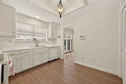 11711 Memorial Drive #13, Houston, TX 77024 - Photo 17