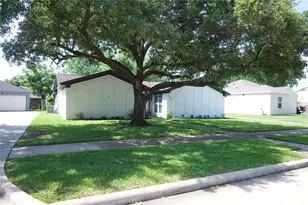 13529 Woodchester Dr, Sugar Land, TX 77498 - Photo 3