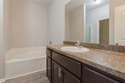 10627 Pine Landing Drive, Houston, TX 77088 - Photo 15