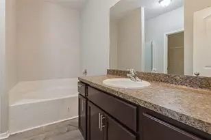 10627 Pine Landing Dr, Houston, TX 77088 - Photo 15