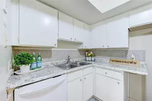 10811 Richmond Ave, Houston, TX 77042 - Photo 19