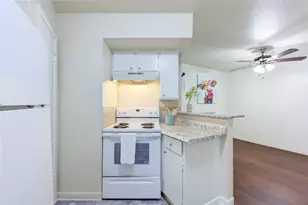 10811 Richmond Ave, Houston, TX 77042 - Photo 21